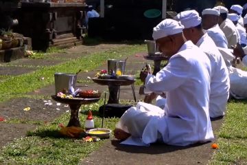 Umat Hindu di Lumajang gelar persembahyangan hari raya Kuningan