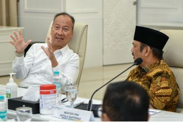 Menperin dan Menteri PPN bahas arah industrialisasi RI