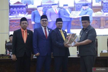 Bupati Bekasi sampaikan nota Raperda APBD 2025