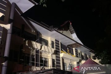 Gedung utama Mapolda Gorontalo terbakar