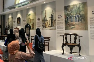 Pameran "Furnitur Bertutur" tarik minat anak hingga turis asing