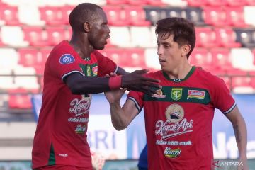 Persebaya Surabaya naik ke peringkat pertama setelah tekuk PSIS 1-0