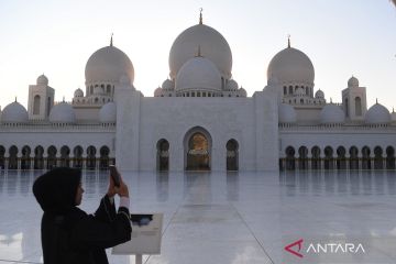 Beginilah masjid di Abu Dhabi dengan desain bangunan arsitektur Islam modern