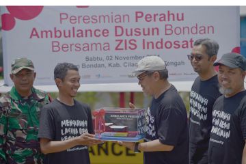 ZIS Indosat bantu akses kesehatan warga pesisir dengan perahu ambulans