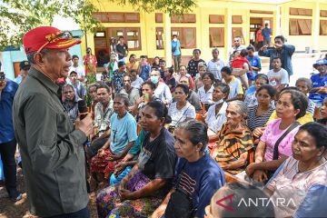 Wamensos tinjau pengungsian korban erupsi Lewotobi di Flores Timur