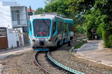 Trem Otonomous tenaga baterai diuji coba di Solo