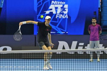 Sinner berlatih di lapangan ATP Finals bersama Fritz