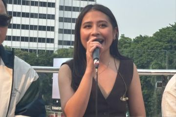 Prilly Latuconsina mulai jajal bisnis kapal pelesir di Indonesia