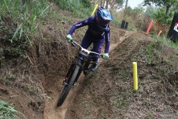 Seratusan pembalap ambil bagian di Indonesia Downhill 2024