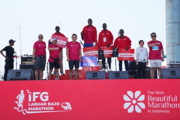 Pelari Kenya juara kategori maraton dalam IFG LBM 2024