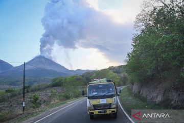 Evakuasi pengungsi terdampak erupsi Gunung Lewotobi