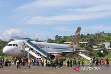 Super Air Jet mendarat perdana di Manokwari, diharapkan atasi masalah keterlambatan akibat faktor cuaca