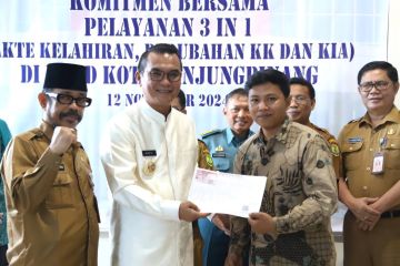 Bayi lahir di RSUD Tanjungpinang langsung dapat tiga dokumen penduduk