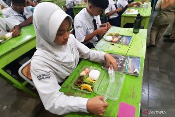 Program Makan Bergizi Gratis juga latih adab makan anak