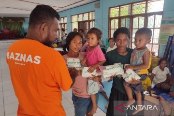 Baznas salurkan 300 paket kebersihan bagi penyintas erupsi Lewotobi