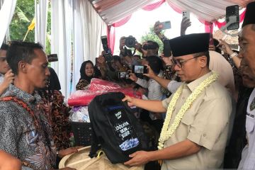 Produk tas dan klakat bambu Desa Kadugenep diharapkan bisa diekspor