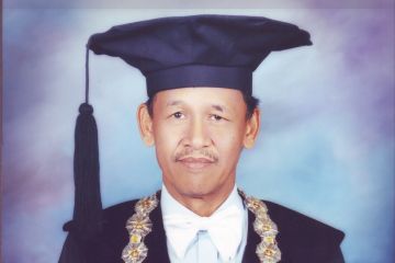 Jenazah mantan Rektor UGM Ichlasul Amal dimakamkan di Sleman