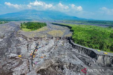 BPBD Lumajang menyiagakan Tim Reaksi Cepat untuk antisipasi lahar hujan Gunung Semeru