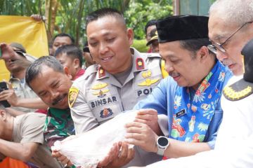 Polsek Pademangan tebar 250 bibit ikan untuk dukung swasembada pangan