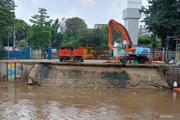 DKI keruk sedimen lumpur untuk optimalkan daya tampung air saat hujan