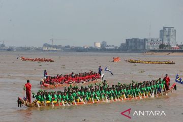 Festival Air di Sungai Tonle Sap Kamboja