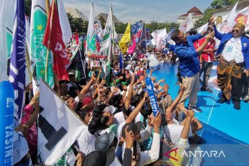 Ribuan orang hadiri kampanye akbar Luthfi-Yasin di Vastenburg 