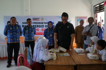 Wakil Ketua MPR uji coba program makan bergizi gratis di Kota Palu