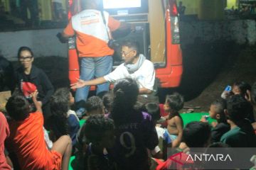 Yayasan Andre Hehanussa bantu bangun MCK bagi korban erupsi Lewotobi