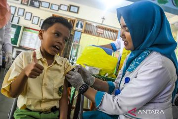 Remember BIAS by providing diphtheria and tetanus vaccines to students in Tangerang