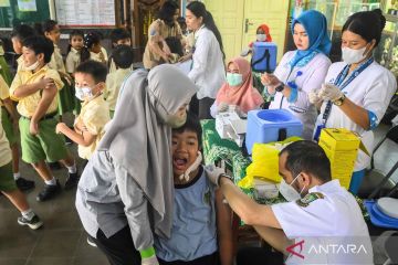 Remember BIAS by providing diphtheria and tetanus vaccines to students in Tangerang