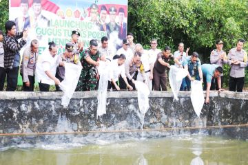 Polresta Banjarmasin tabur 12.000 bibit ikan dukung program Asta Cita