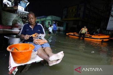 Tiga ruas Jalan di Pelabuhan Muara Baru masih terendam banjir