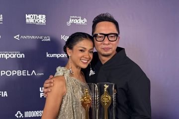 Nirina Zubir kembali membawa pulang Piala Citra setelah 18 tahun