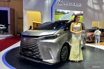 Lexus luncurkan MPV hybrid LM 500h