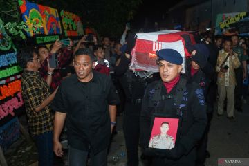 Jenazah korban penembakan AKP Ryanto Ulil disemayamkan di rumah duka Makassar