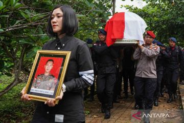 Jenazah Kompol Anumerta Ryanto Ulil Anshar dimakamkan di Makassar