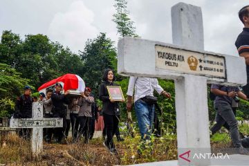 Pemakaman Kompol Anumerta Ryanto Ulil Anshar di Makassar