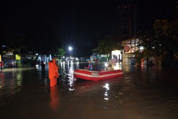 BPBD Evakuasi warga terdampak banjir di Ponorogo Jawa Timur