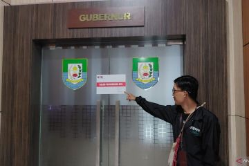 KPK segel ruang kerja gubernur dan Sekda Bengkulu