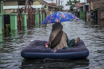 Tanggul Sungai Meduri rusak akibatkan puluhan rumah warga teredandam banjir di Kota Pekalongan