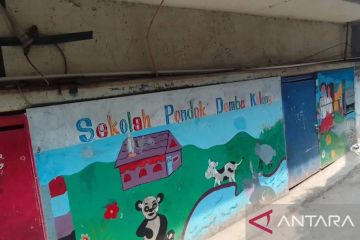 Sudindik fasilitasi 70 siswa di kolong Tol Angke yang terkena relokasi