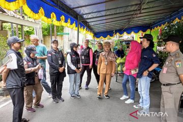 Jajaran Kelurahan Petojo Selatan tinjau kesiapan TPS jelang Pilkada