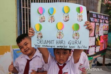 bebagai kegiatan siswa dalam rangka memperingati Hari Guru Nasional