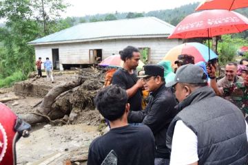 Pemkab Deli Serdang turunkan tim kesehatan ke lokasi banjir bandang