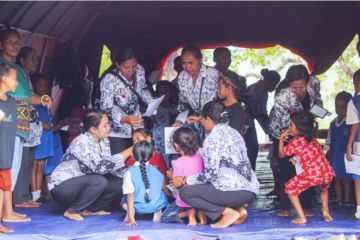 Korban erupsi Gunung Lewotobi semangat peringati Hari Guru Nasional