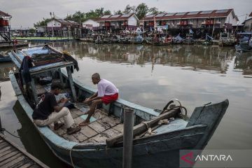 Begini suasana kehidupan rumah panggung dan apung di pesisir Jakarta