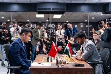 Ding bungkam Gukesh di pertandingan pertama FIDE World Championship