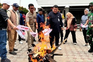 KPU Jaktim musnahkan ratusan surat suara rusak