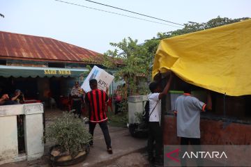 KPU: Distribusi logistik pilkada ke TPS relokasi pengungsi tepat waktu