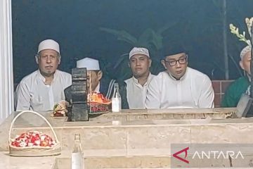 Jelang pencoblosan, Ridwan Kamil ziarah ke makam Pangeran Jayakarta